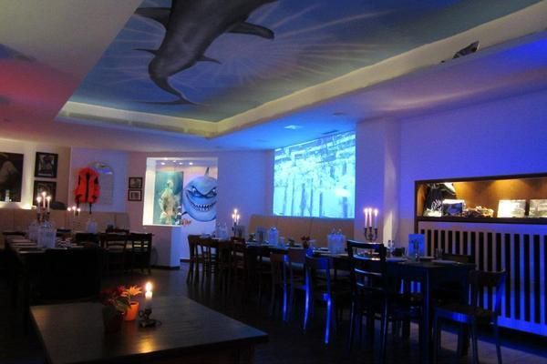 Bilder Restaurant Haifischbecken Café + Bar + Wohnzimmer
