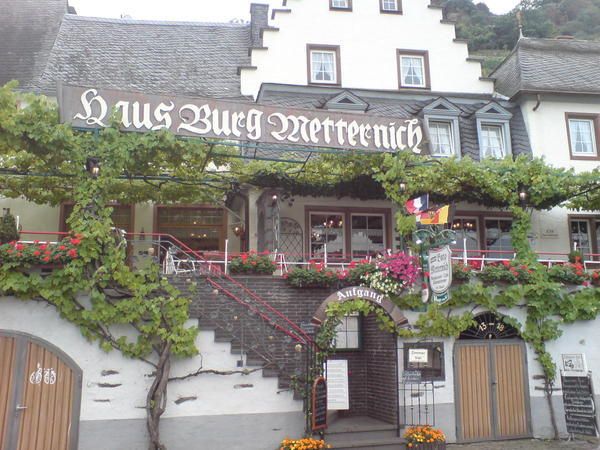 Bilder Restaurant Haus Burg Metternich