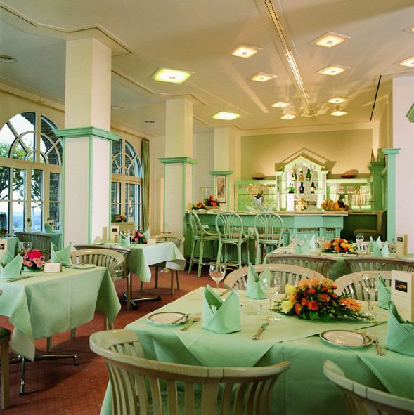 Bilder Restaurant Bistro Café im Steigenberger Grandhotel Petersberg